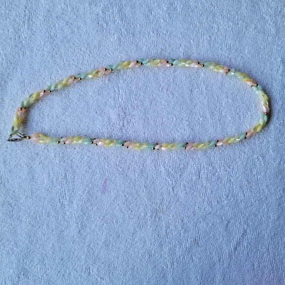 Dainty Vintage Pearl Cat's Eye Necklace Pastel yellow,  pink, gold - Picture 9 of 15